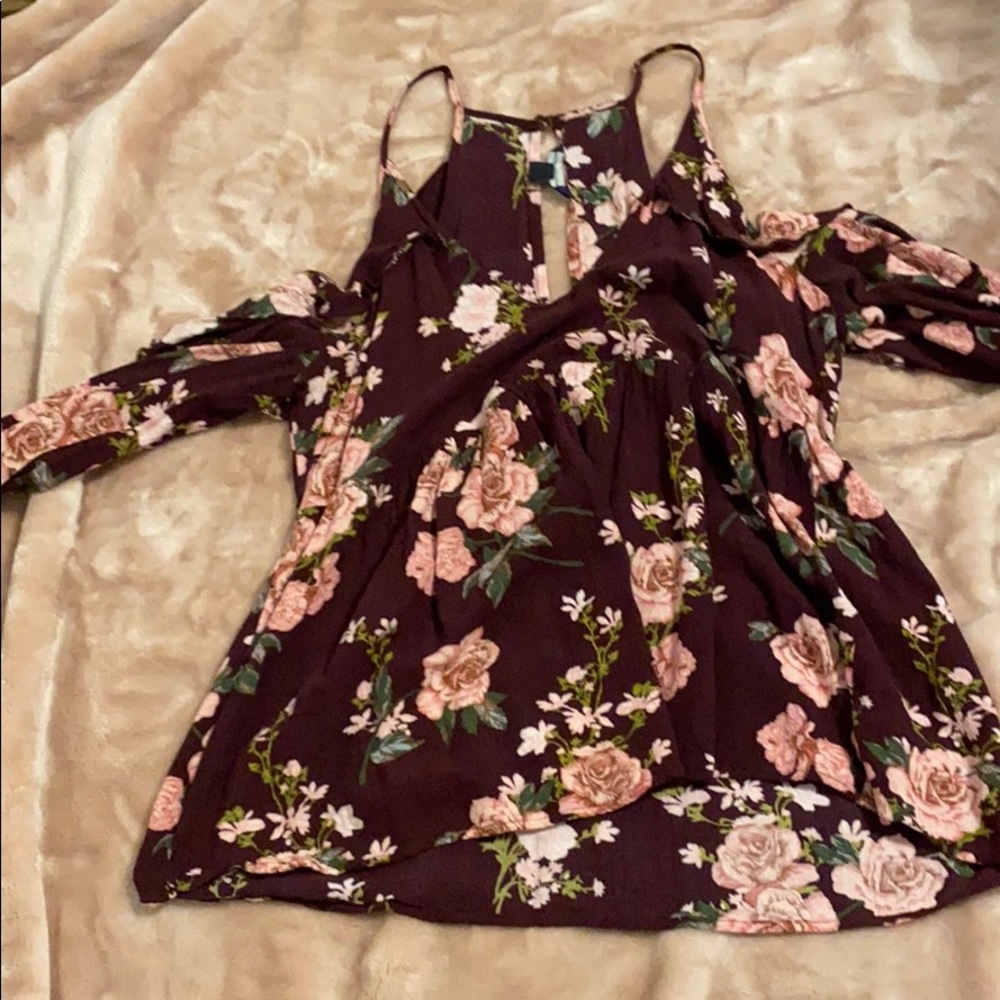 Forever21 small of the shoulder long sleeve shirt